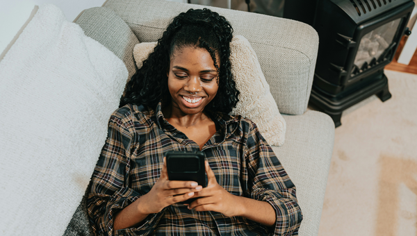 Women in the couch with phone