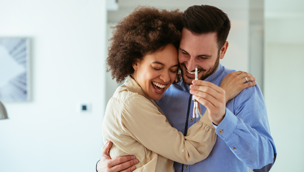 Couple gets keys to new home