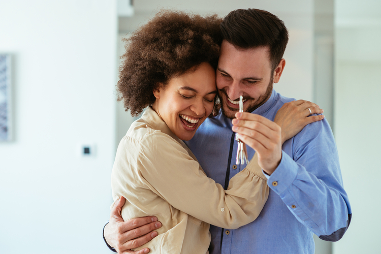 Couple gets keys to new home