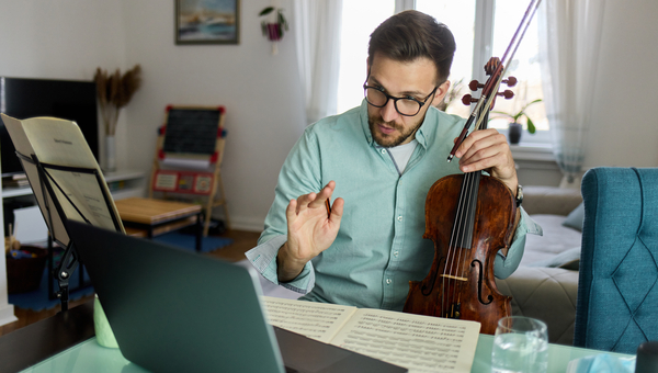 Violin teacher does a class online
